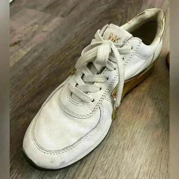 Michael Kors White Leather Sneakers with gold detail - Picture 12 of 15